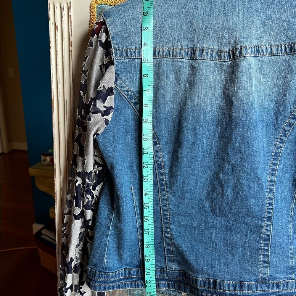 Live A Little Cropped Jean Jacket NWOT - Picture 3 of 9